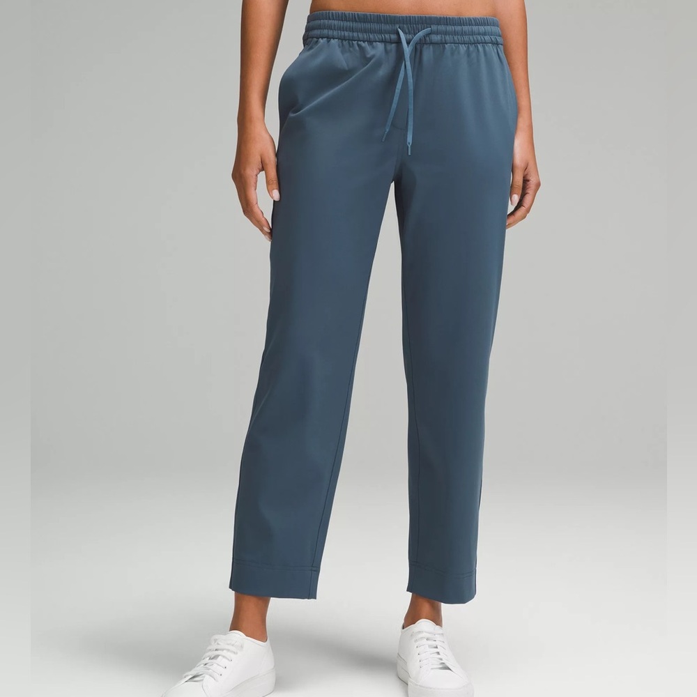 NWOT Lululemon Tapered Leg Mid-Rise 7/8 Pant Luxtreme